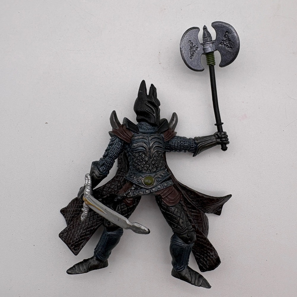 Papo 2006 Dark Knight Medieval Fantasy Figure with Axe and Sword 39387 Black